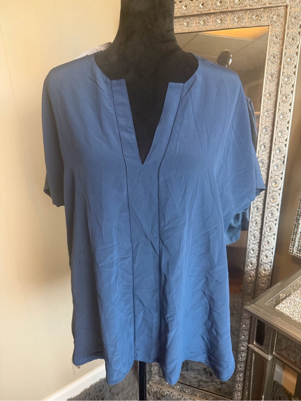 ⭐️Vince Blue Split-Neck Short-Sleeve Blouse XL⭐️